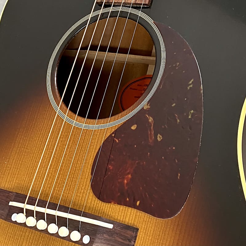 Gibson 1942 Banner J-45 2023 Vintage Sunburst