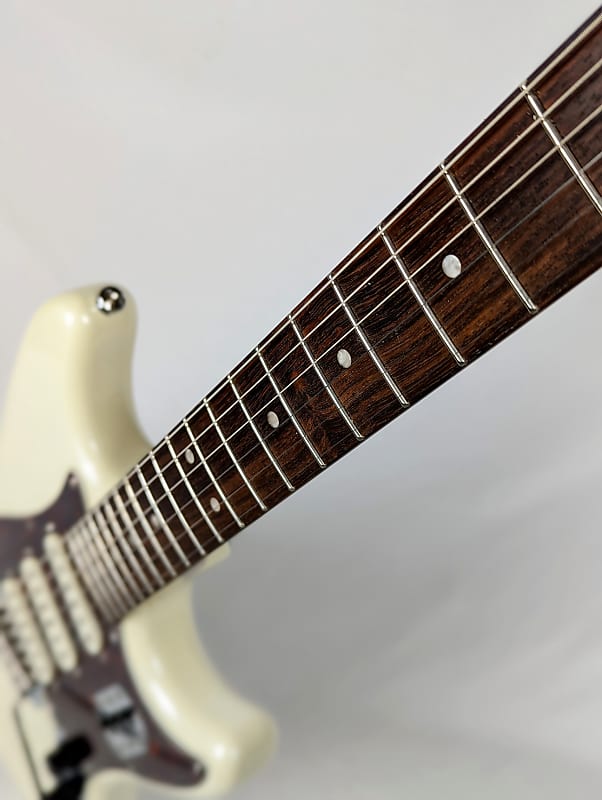 Squier Paranormal Cyclone 2021 - Pearl White