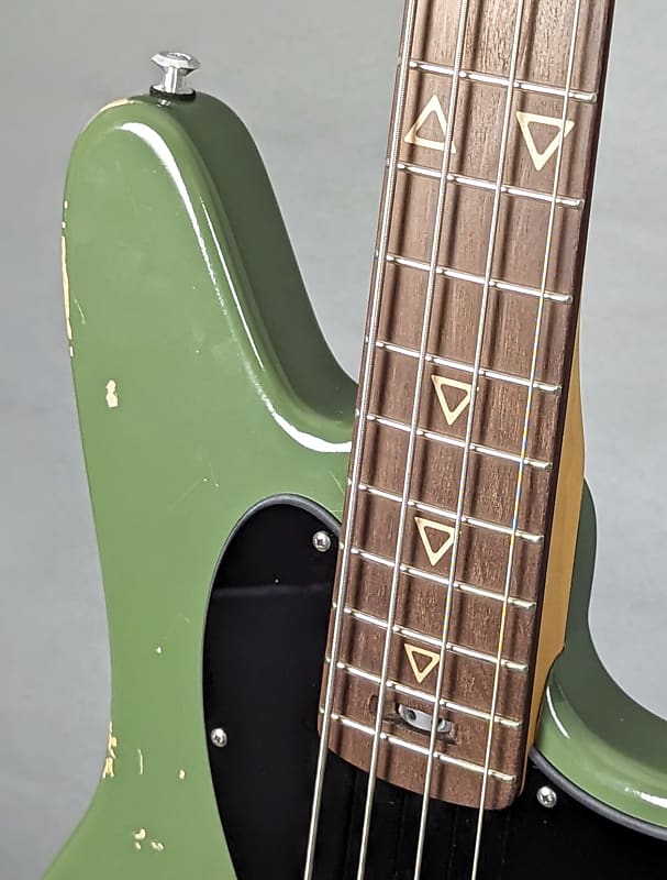 Valiant Jupiter P/J Bass 2023 - Olive Green Distressed