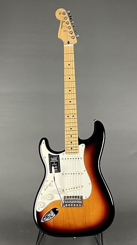 Fender Player Stratocaster Left-Handed 2021 3-Color Sunburst