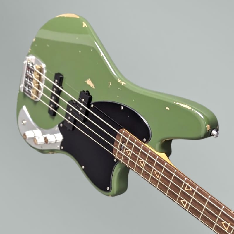 Valiant Jupiter P/J Bass 2023 - Olive Green Distressed