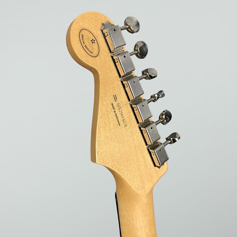 Fender Player II Stratocaster 2025 -Limited Edition Sparkle 3-Color Sunburst