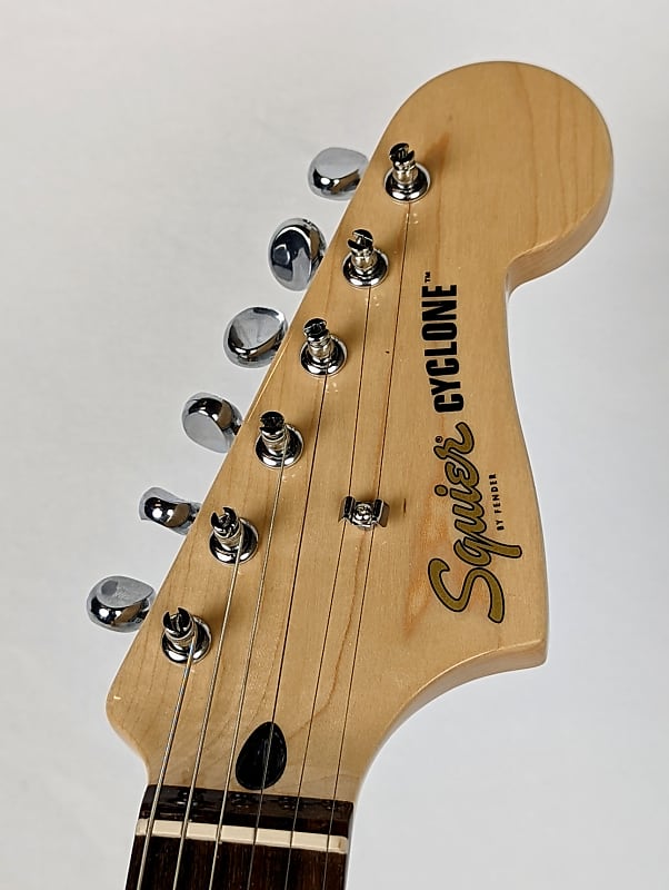 Squier Paranormal Cyclone 2021 - Pearl White