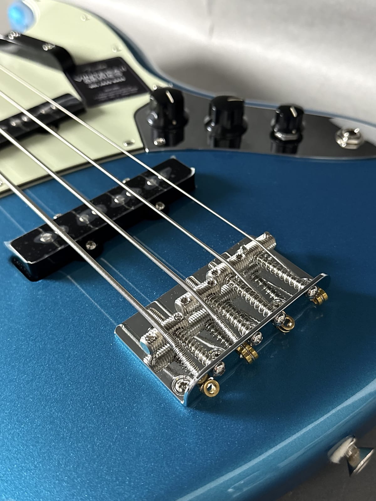 Fender Vintera II ‘60s Jazz Bass 2025 - Lake Placid Blue