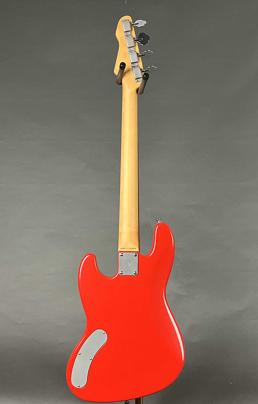 Valiant Mini Bass 2024 - Lipstick Red