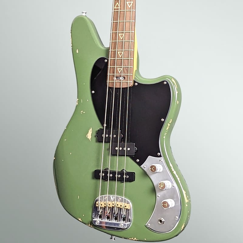 Valiant Jupiter P/J Bass 2023 - Olive Green Distressed