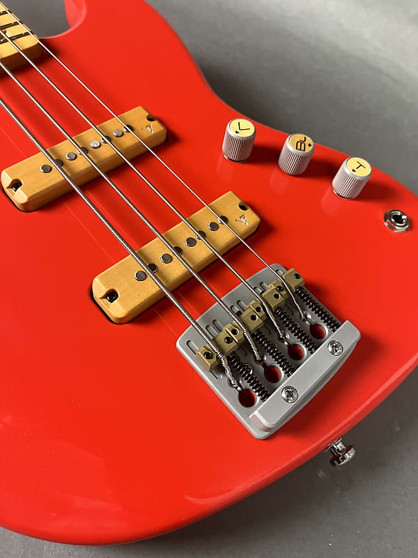 Valiant Mini Bass 2024 - Lipstick Red