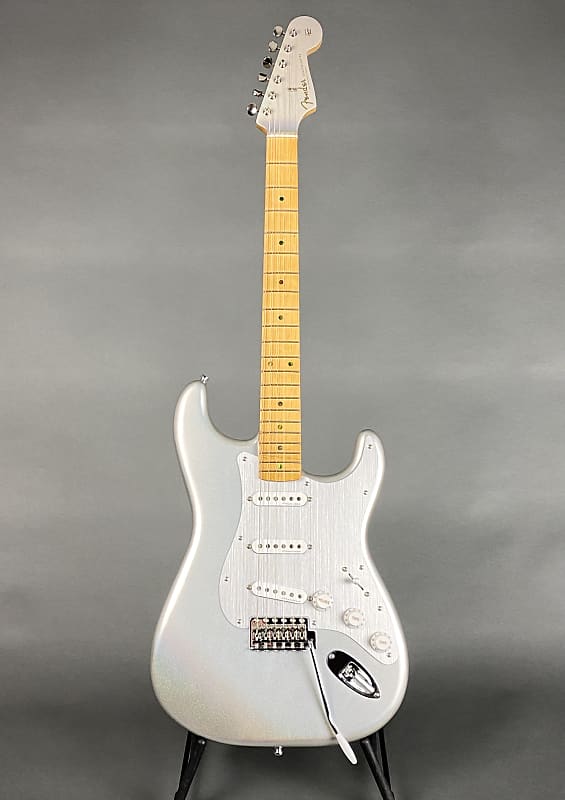 Fender H.E.R. Stratocaster 2022 Chrome Glow