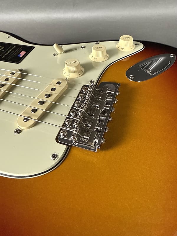 Fender American Vintage II 1961 Stratocaster 2025 - 3-Color Sunburst