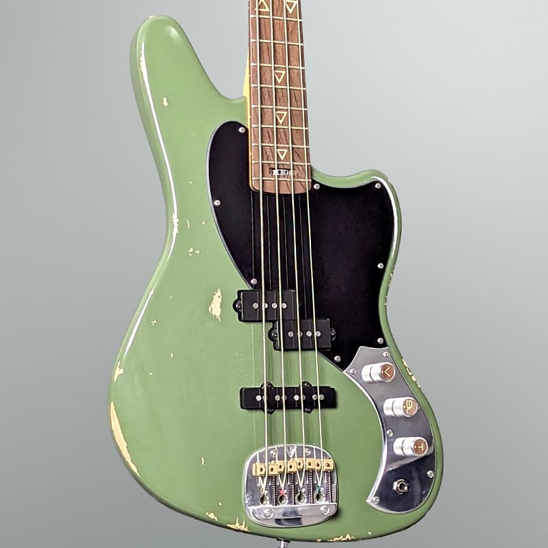 Valiant Jupiter P/J Bass 2023 - Olive Green Distressed