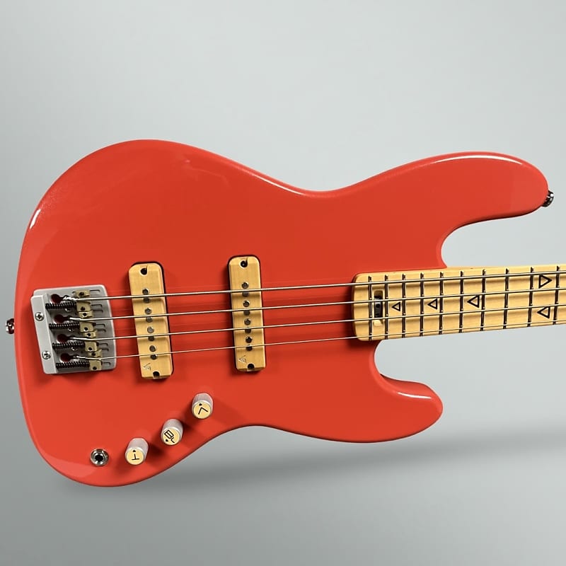 Valiant Mini Bass 2024 - Lipstick Red