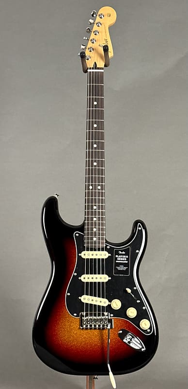 Fender Player II Stratocaster 2025 -Limited Edition Sparkle 3-Color Sunburst