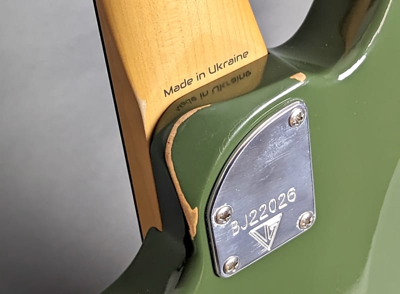 Valiant Jupiter P/J Bass 2023 - Olive Green Distressed