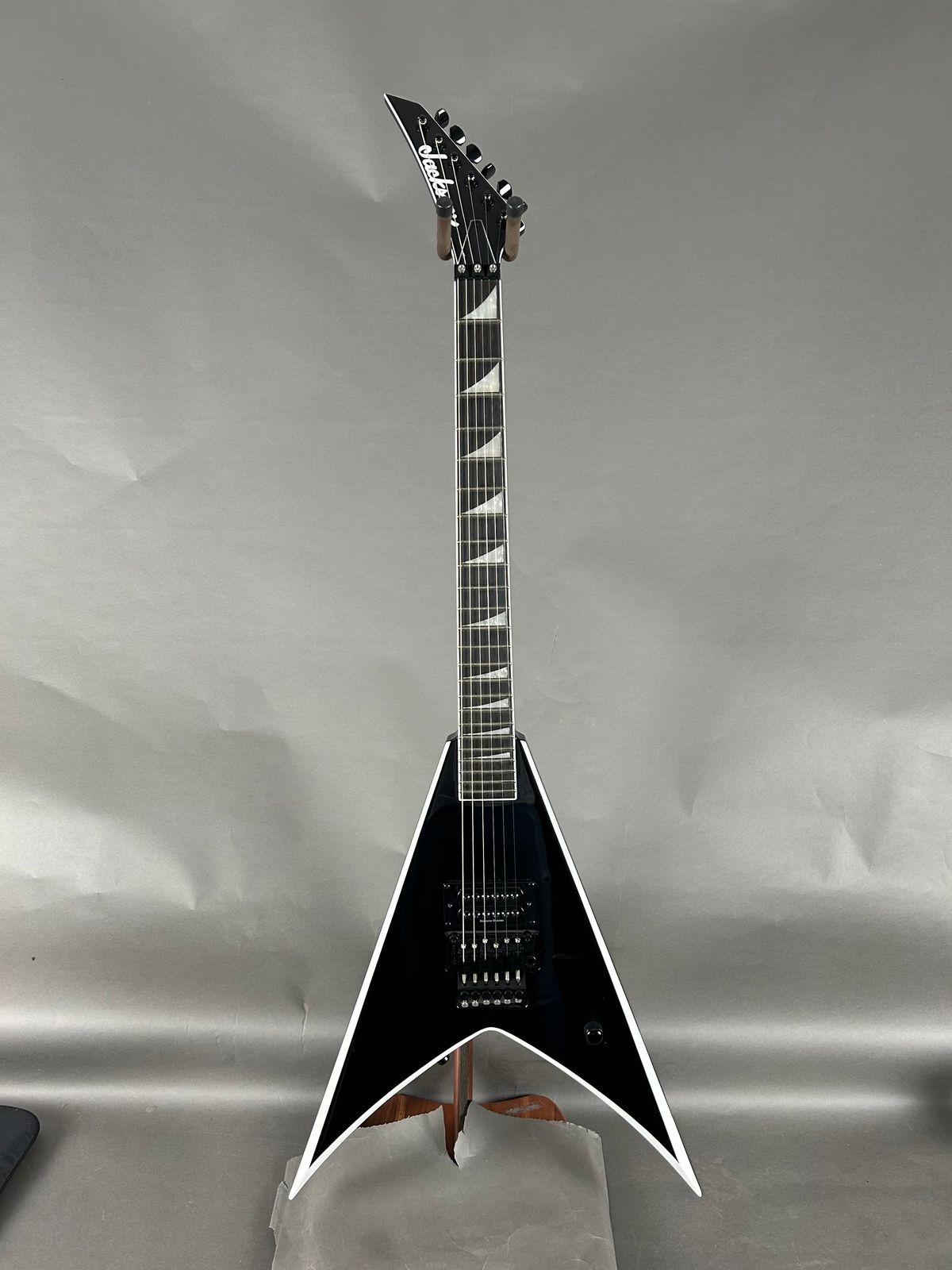Jackson Pro Series Signature Wes Borland King V 2026 - Black with White Bevels