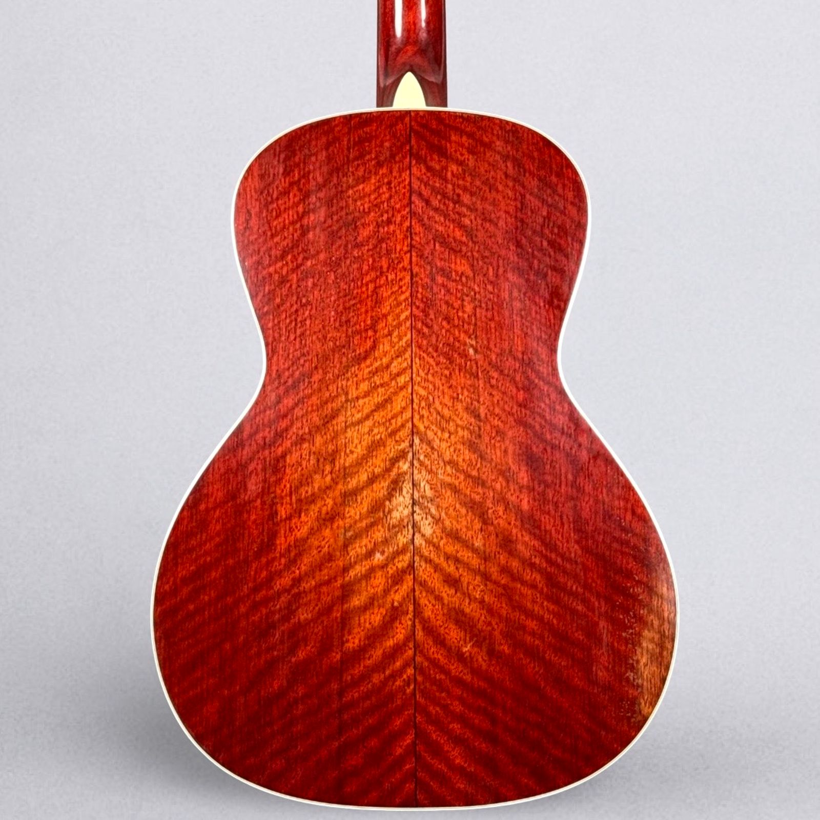 Eastman E10OOSS/v 2025 - Classic Antique Varnish