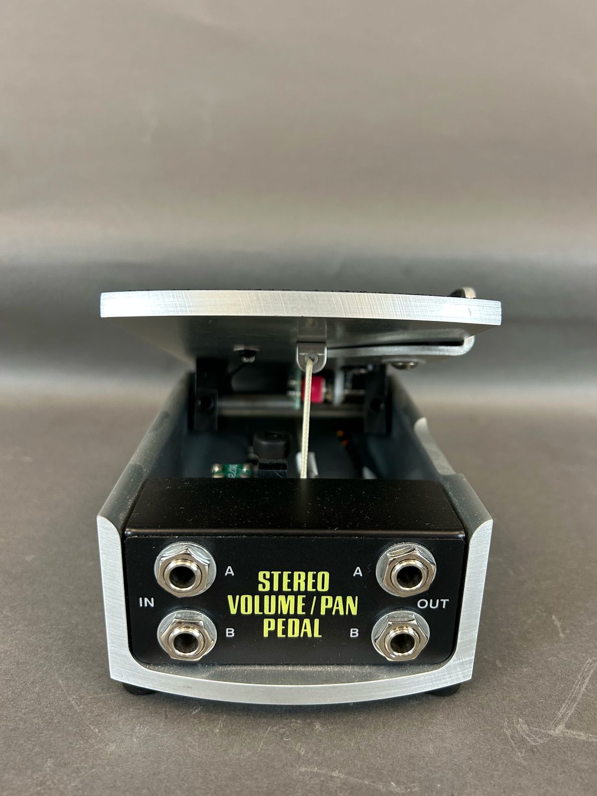 Ernie Ball 6165 500K Stereo Volume / Pan Pedal (Open Box Model)