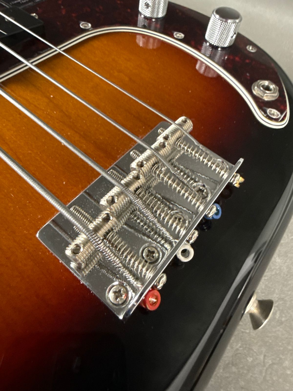 Fender Vintera II 60’s Precision Bass - 3-Tone Sunburst