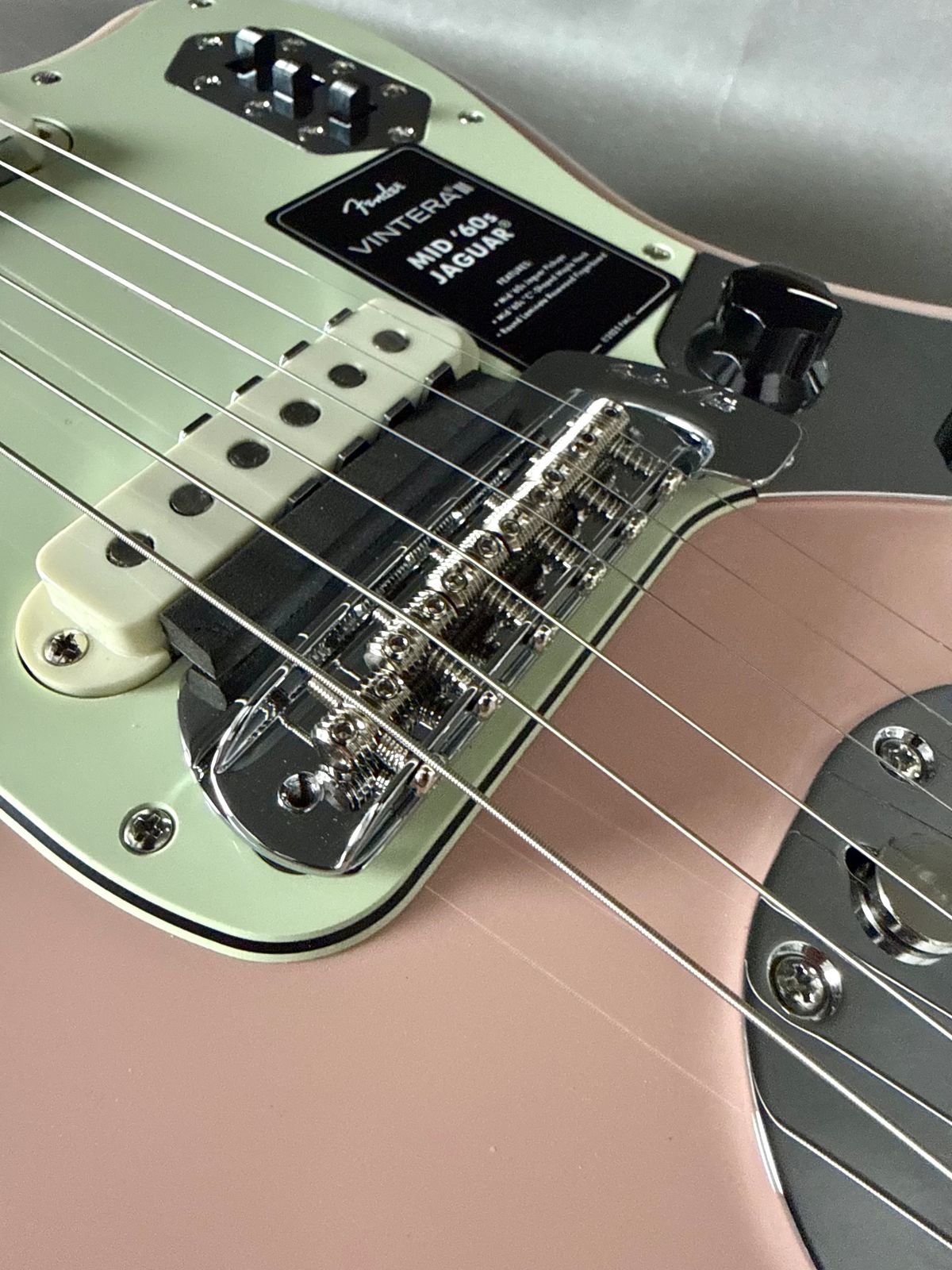 Fender Vintera III Mid ‘60s Jaguar 2026 - She’ll Pink