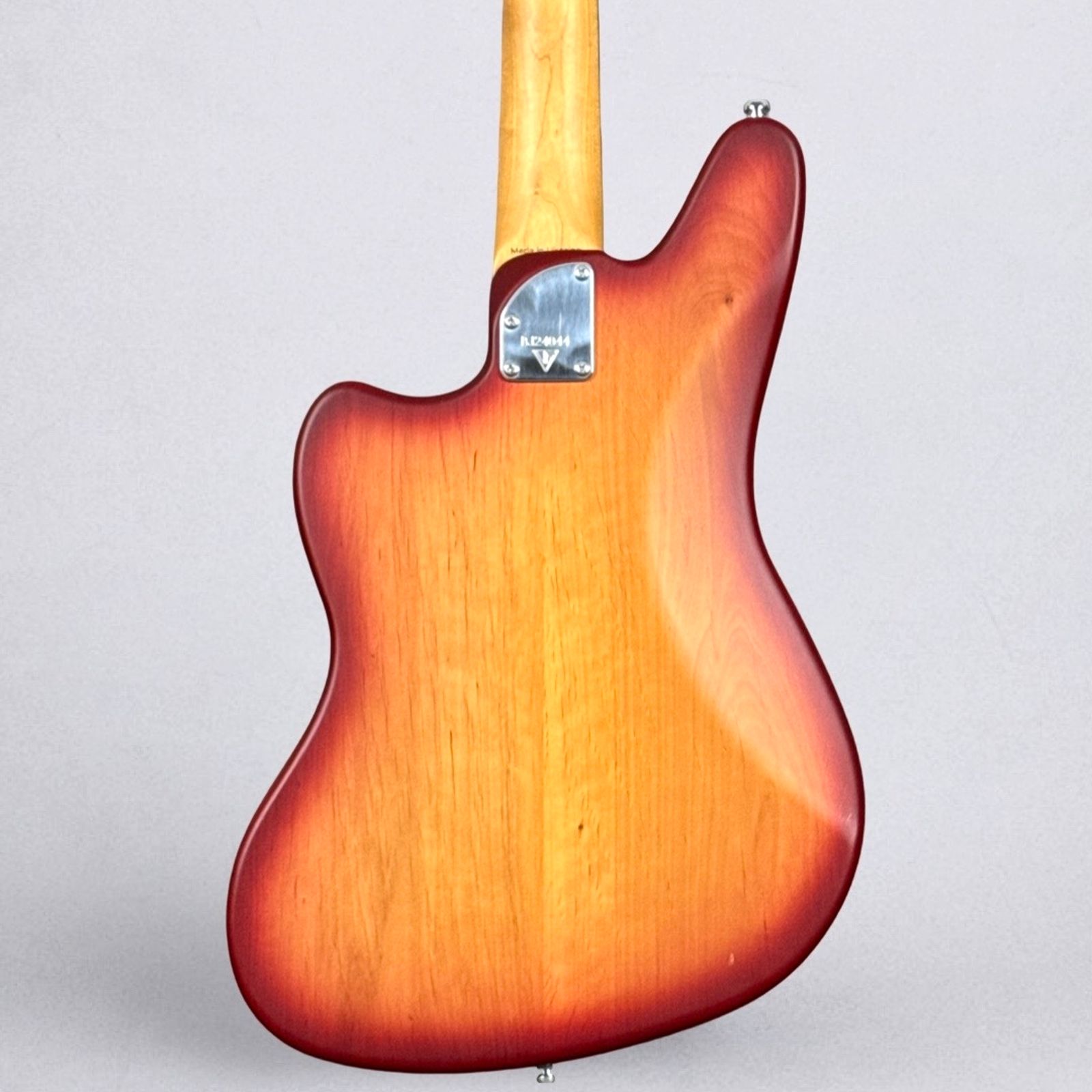Valiant Jupiter P/J Bass 2025 - 3-Tone Sunburst