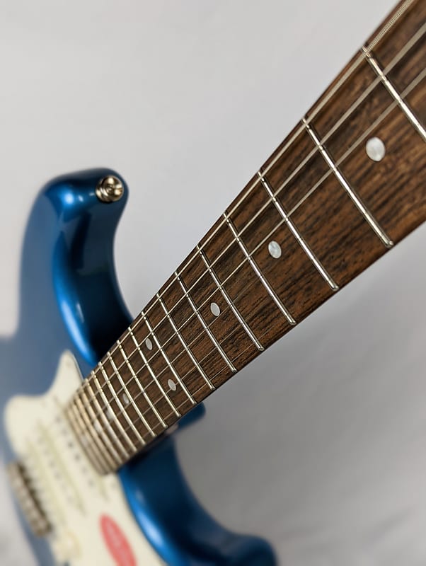 Squier Classic Vibe '60s Stratocaster with Laurel Fretboard 2019 - Present Lake Placid Blue