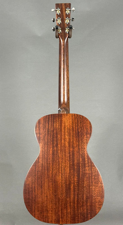 Martin O-10E Jason Isbell 2025 - Dark Mahogany