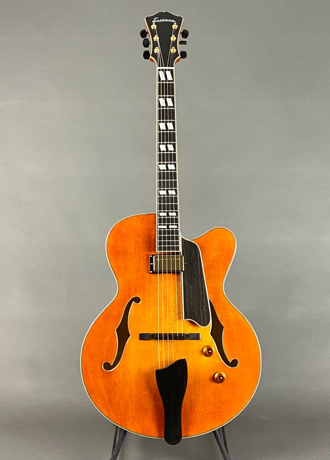Eastman AR580CE Archtop Hollowbody Honeyburst with Hardshell Case