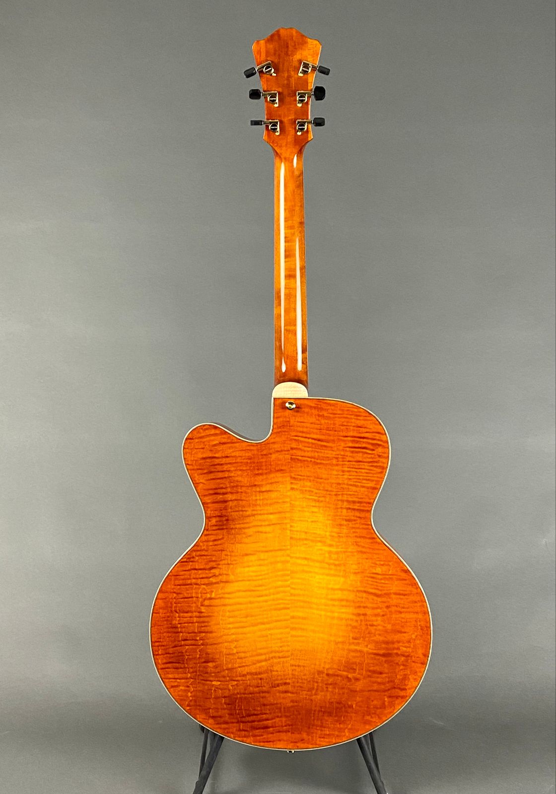 Eastman AR580CE Archtop Hollowbody Honeyburst with Hardshell Case