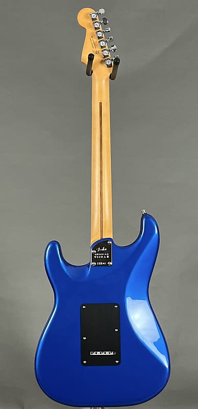 Fender American Ultra II Stratocaster 2024 - Cobra Blue