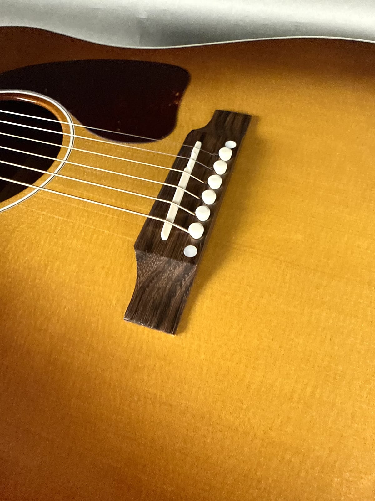 Gibson J-45 Standard 2025 - Honeyburst Gloss