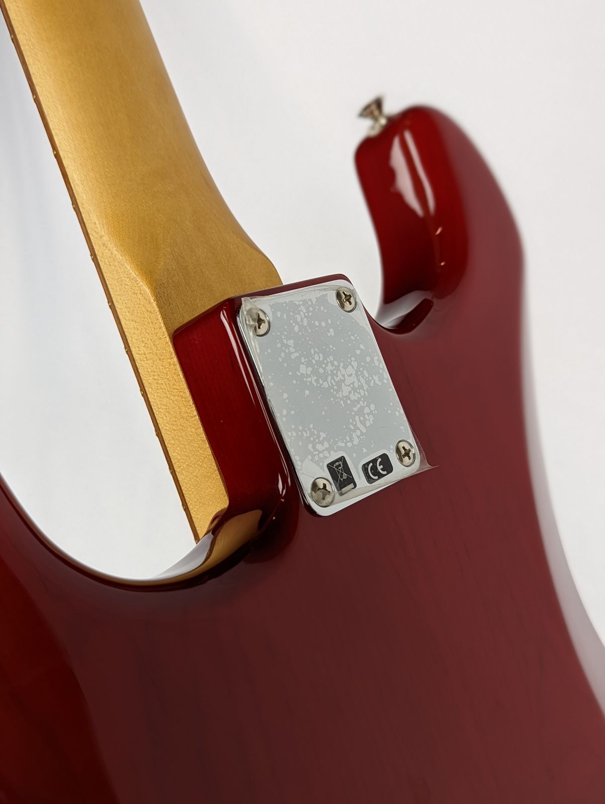 Fender Noventa Stratocaster 2021 Crimson Red Transparent