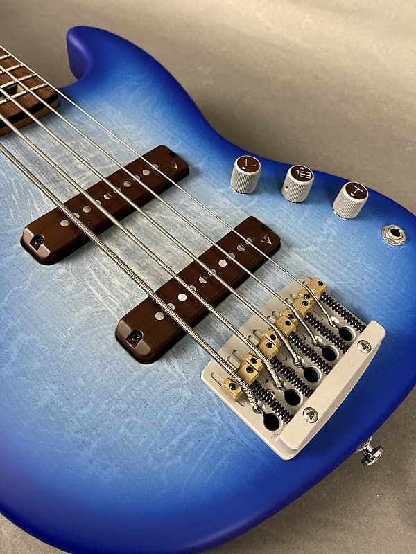 Valiant Mini Bass 5-String 2024 - Icy Blue