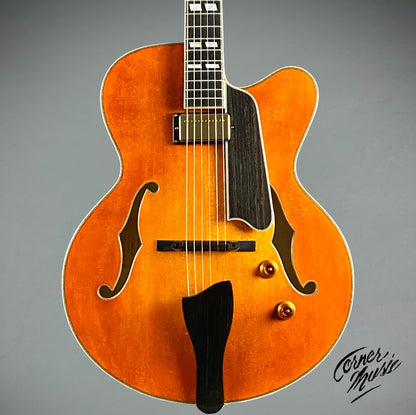 Eastman AR580CE Archtop Hollowbody Honeyburst with Hardshell Case