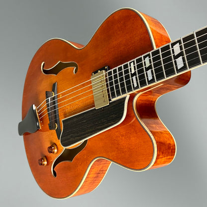 Eastman AR580CE Archtop Hollowbody Honeyburst with Hardshell Case