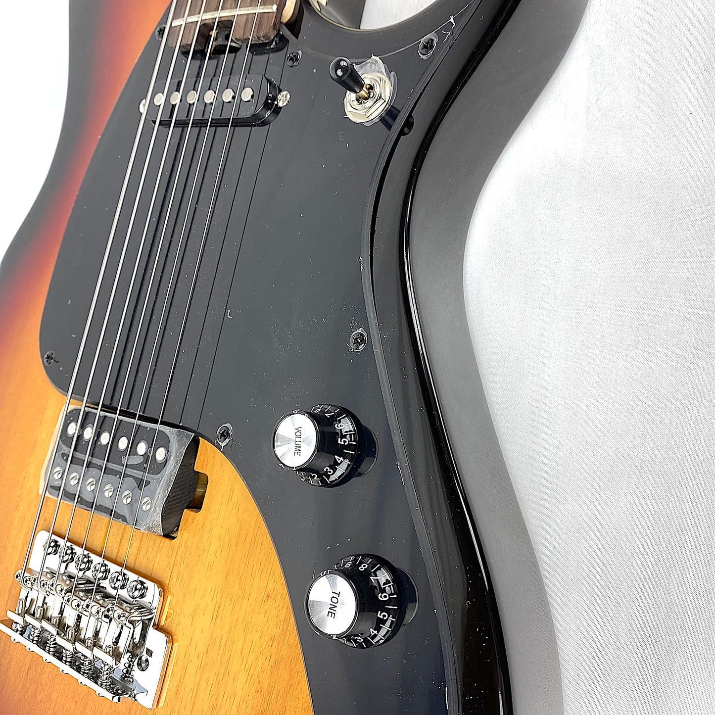 Aria Pro II Jet B’tone Baritone Guitar 3-Tone Sunburst