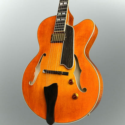 Eastman AR580CE Archtop Hollowbody Honeyburst with Hardshell Case