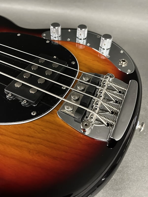 Ernie Ball Music Man Retro ‘70s StingRay 2024 - Sunburst